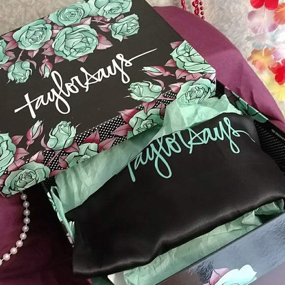 Taylor Says SKULLY White Heels. One Left! Sz. 7 - Picture 8 of 8