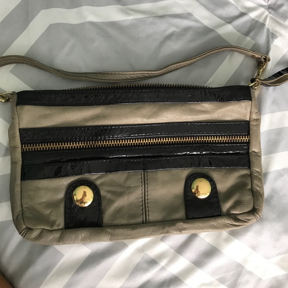 GUSTO COLOR BLOCK POUCHETTE IN BLACK AND GREY