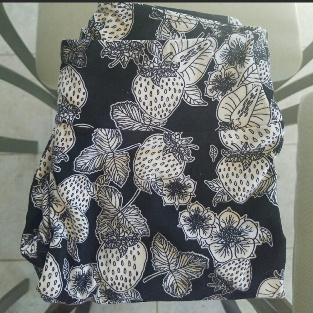 OS lularoe strawberry leggings