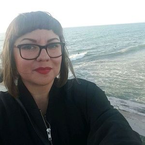 Meet your Posher, Monique