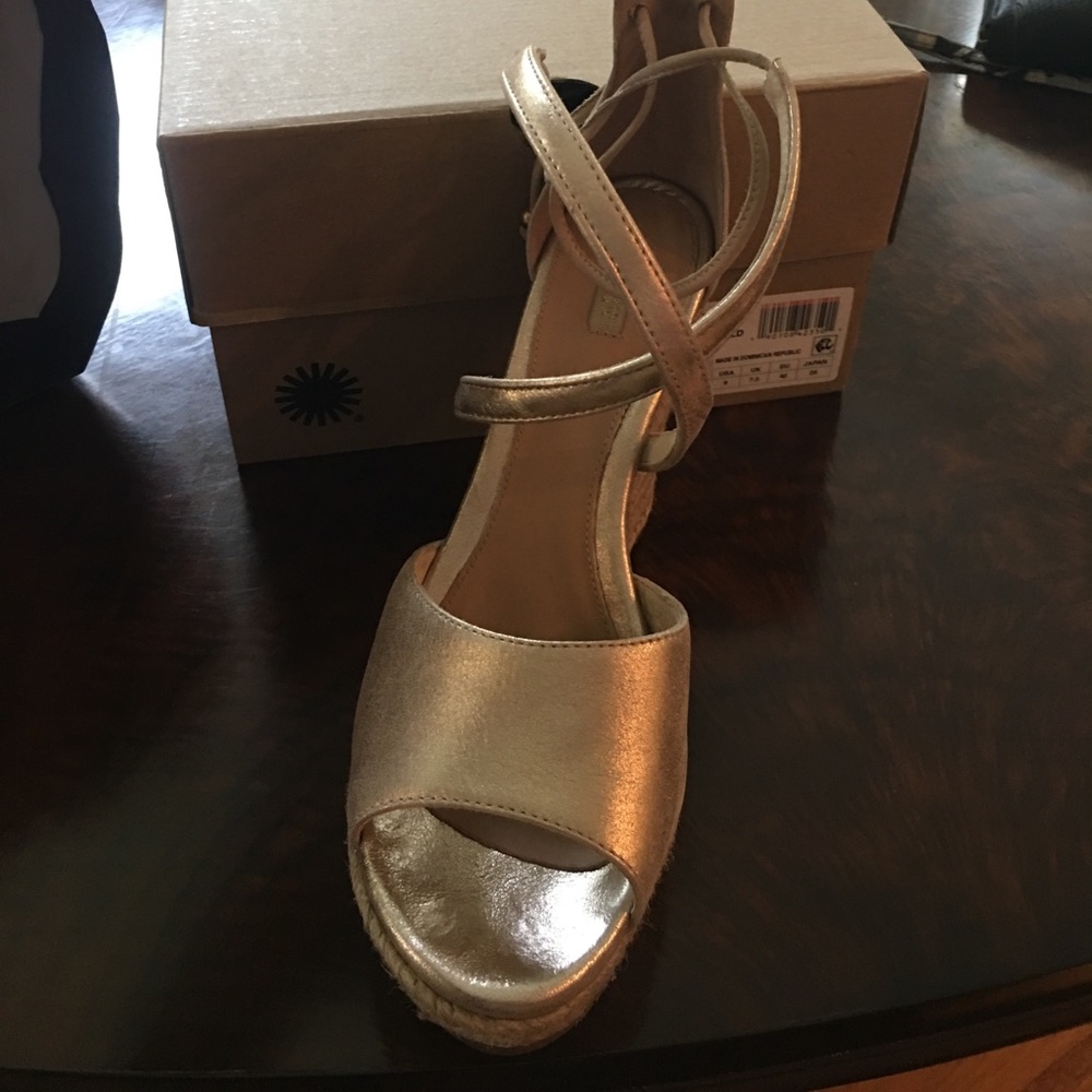 Ugh wedge Sandals