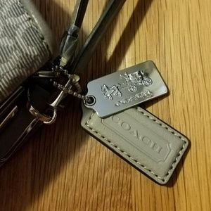 NWOT Coach purse with dual entry pocket