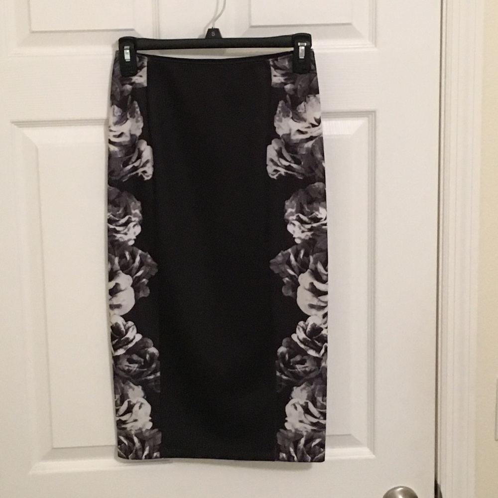 Black white & gray pencil skirt w/ floral design