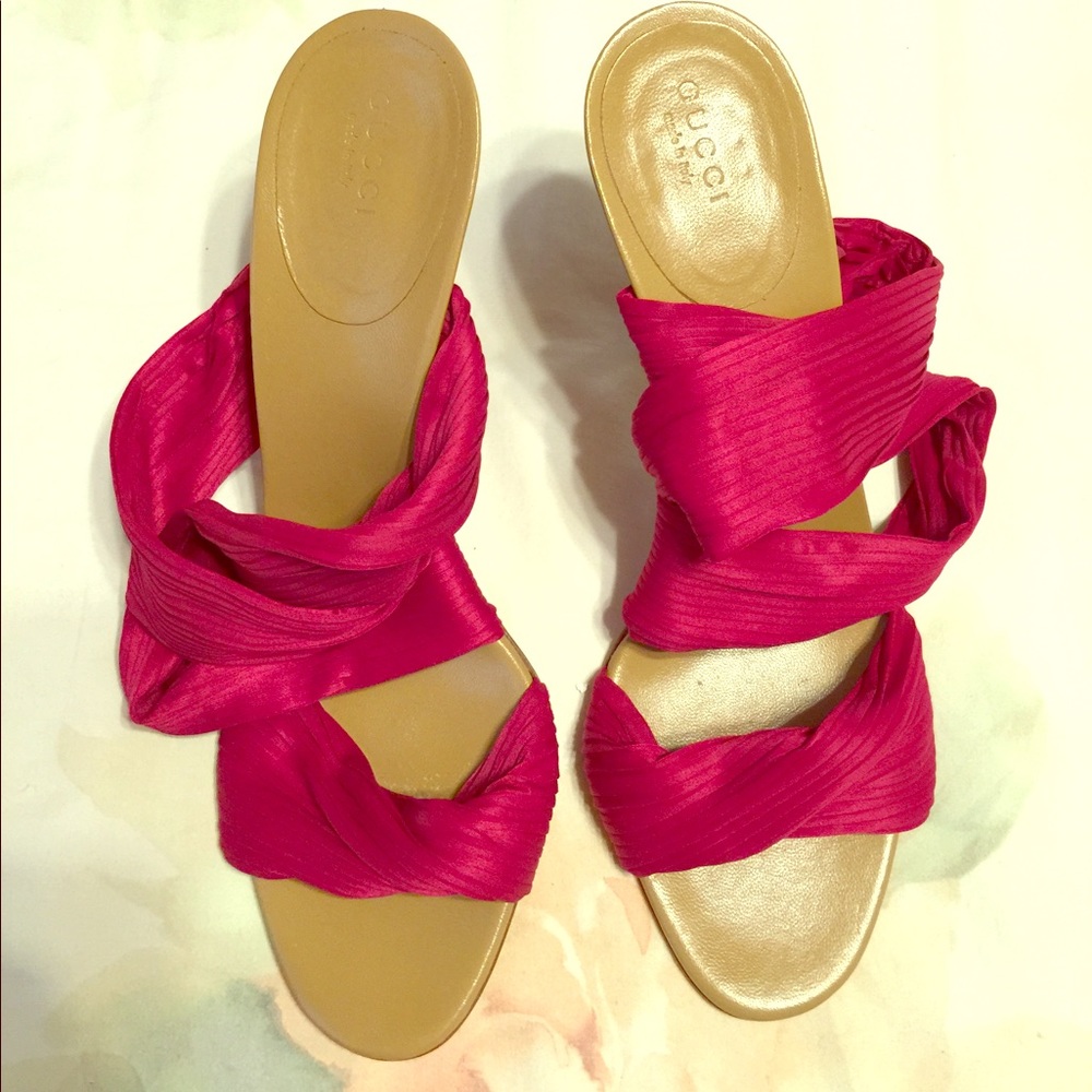Gucci sandals fuschia