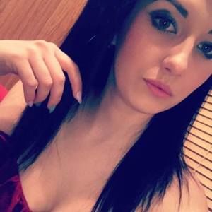 Meet your Posher, Claudia