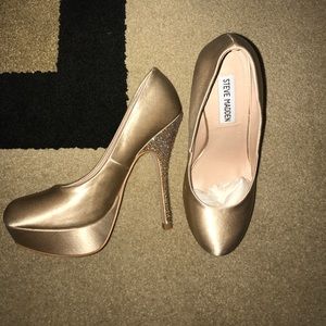 Steve Madden Partyy-R in satin Champagne