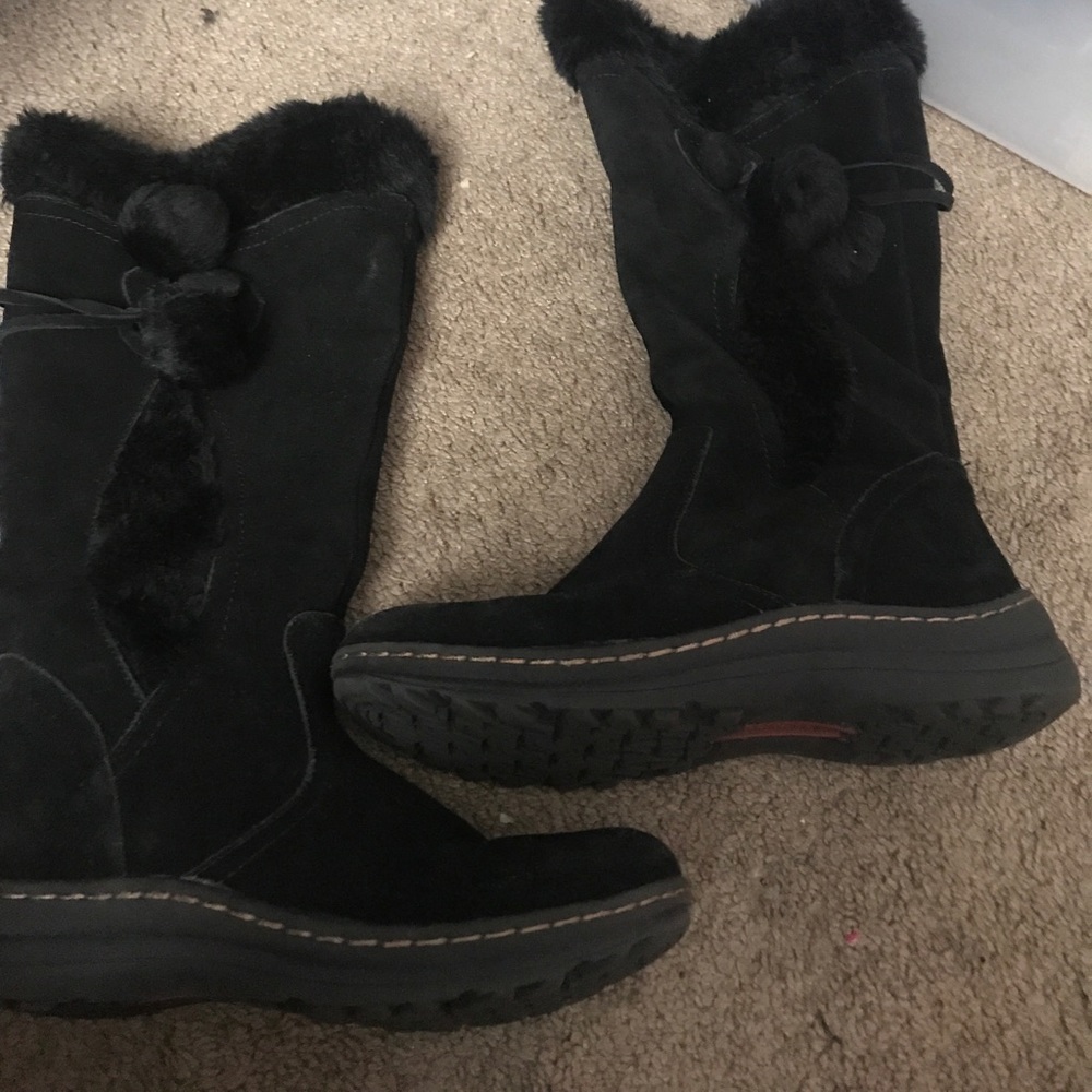 Black snow boots