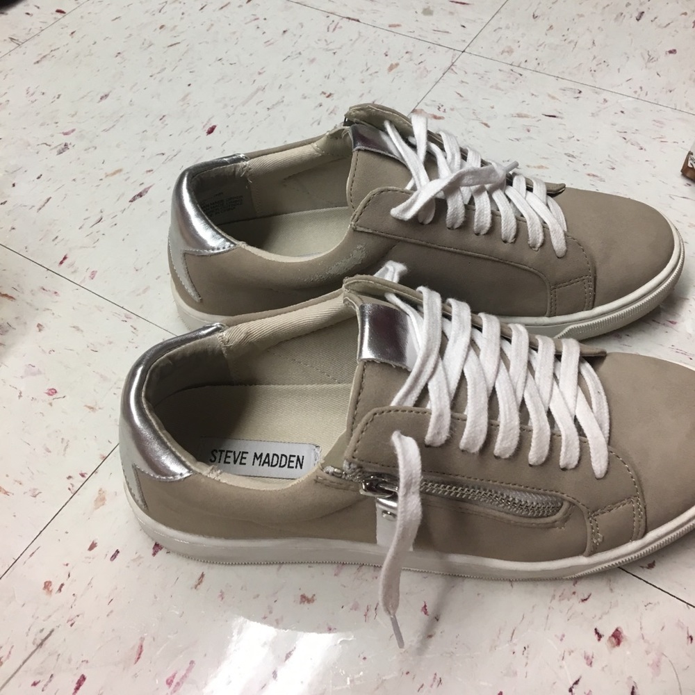 Steve Madden lace up slip ons size 8 - Picture 2 of 4