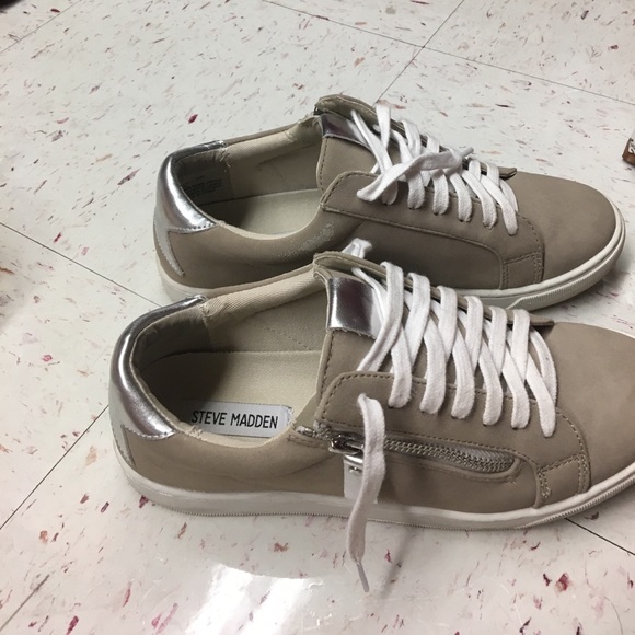 Steve Madden lace up slip ons size 8 - Picture 2 of 4