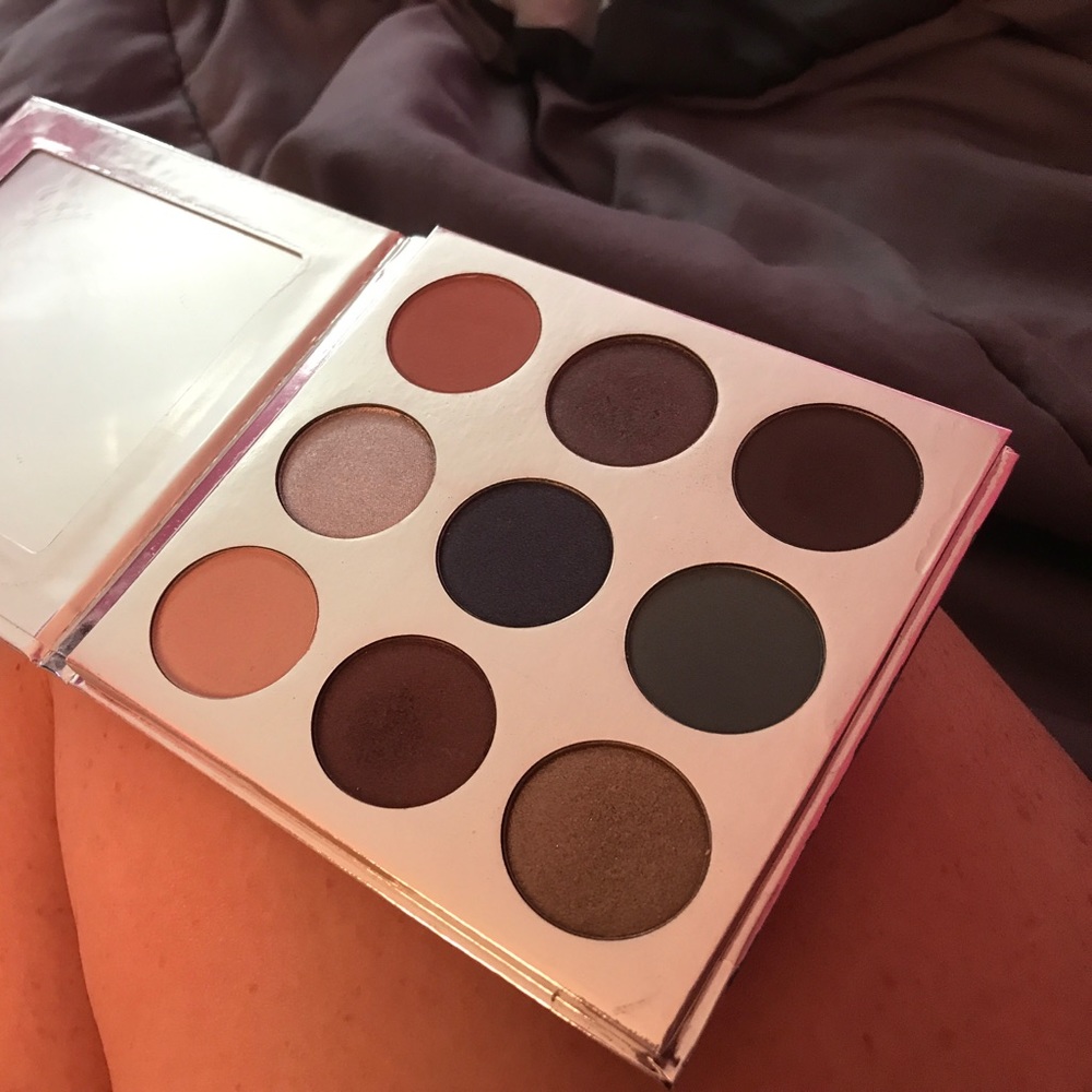 Kylie Cosmetics The Holiday Eyeshadow Palette ‼️