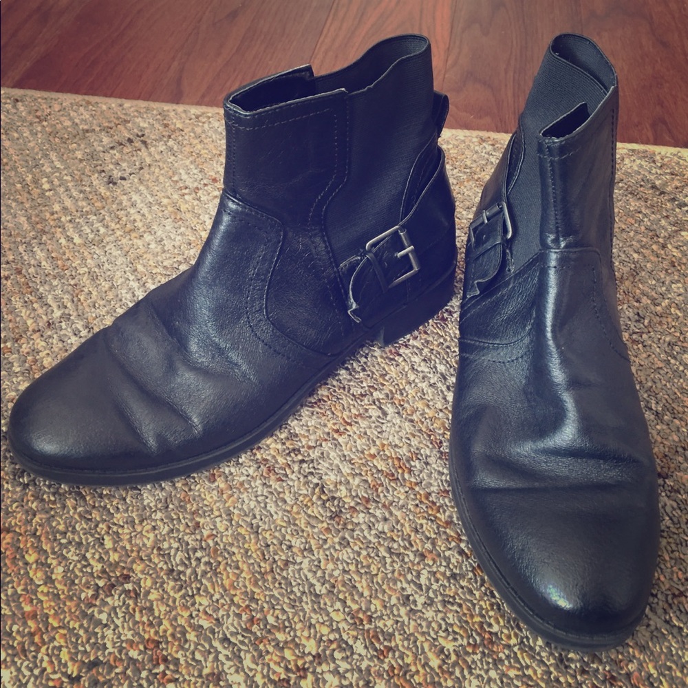 Nine West Bootie 9.5  - Leather and Elastic Trim