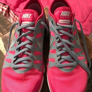 Pink Nike tennies