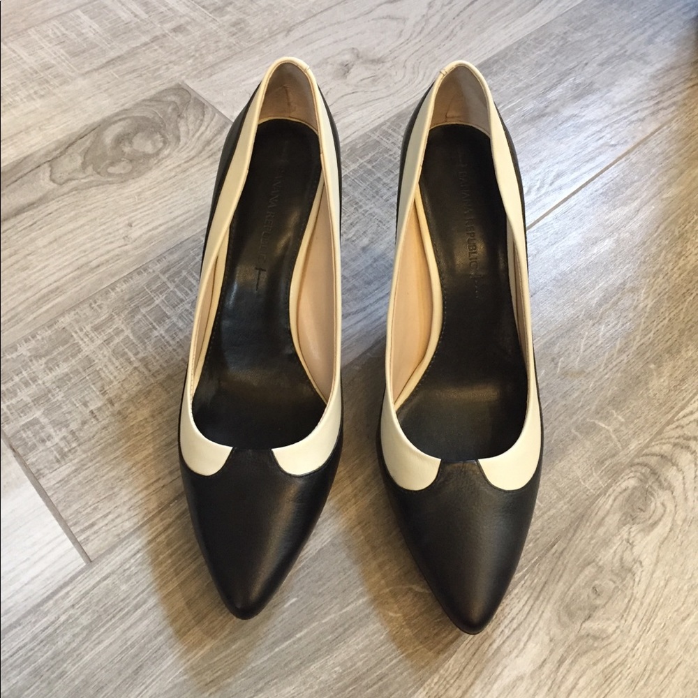 Classic black and white pump