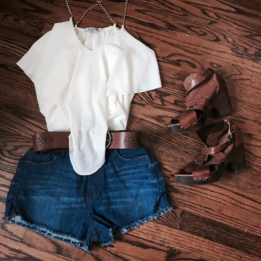 Forever 21 Chain Strap Top - Picture 2 of 4