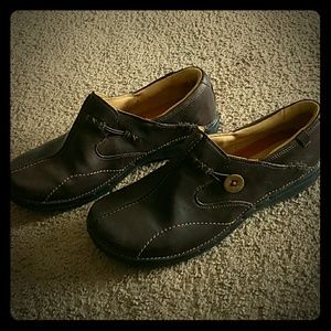 CLARKS VEEEERRRY COMFY SLIP ON SHOES!! 😍💞