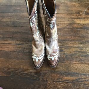 Corral boots size 6