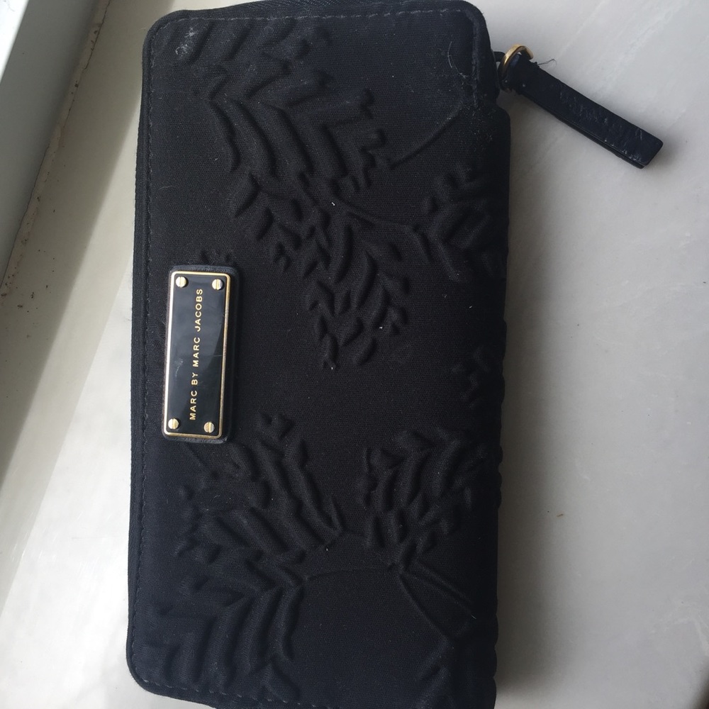 Black raised wallet