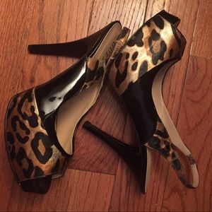 Animal print patent leather pumps