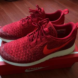 Nike Roshe Flyknit Sneaker (Women's)
