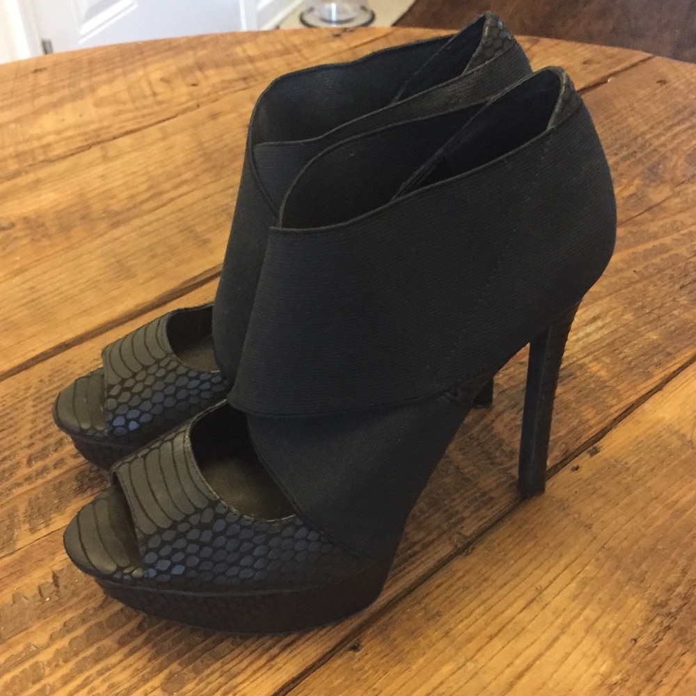 Jessica Simpson black heels
