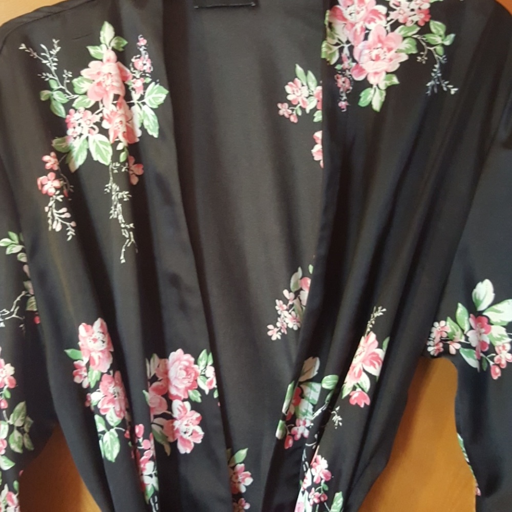 Satin robe - Picture 2 of 4