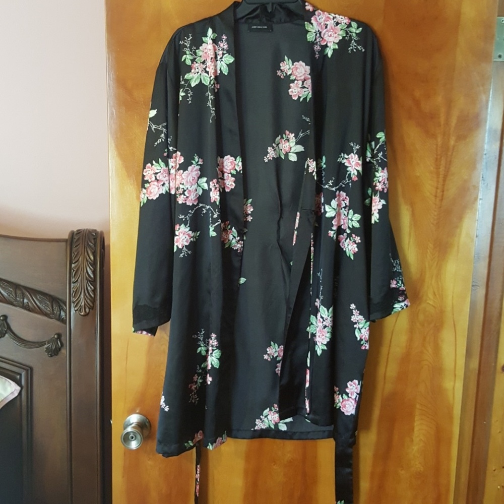 Satin robe - Picture 4 of 4