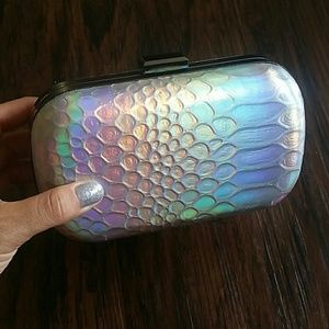 Holographic clutch