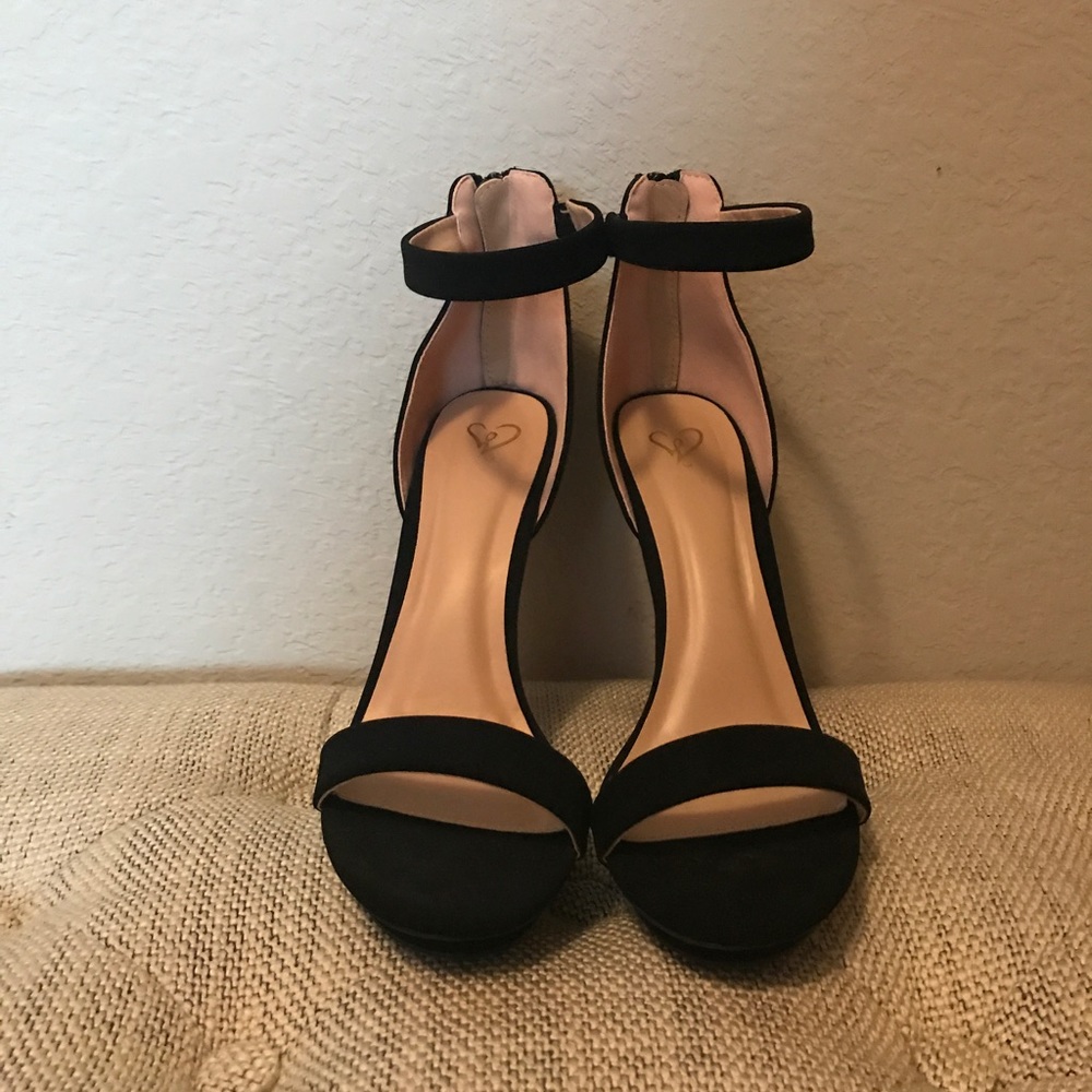 Black Heels *brand new* size 8