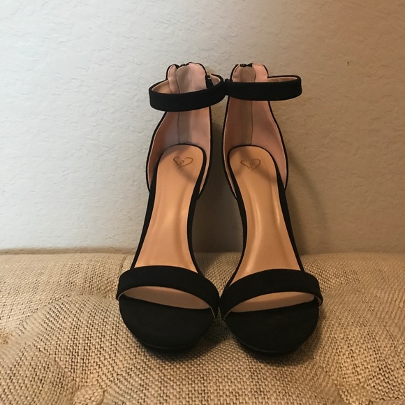 Black Heels *brand new* size 8 - Picture 1 of 4