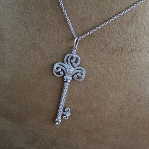 .98CT DIAMOND 18KT WHITE GOLD 3D KEY LOVE PENDANT