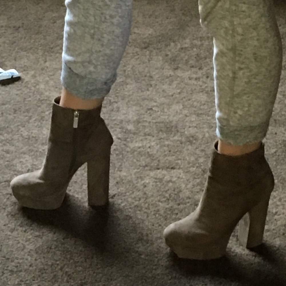 Dolce vita heeled booties