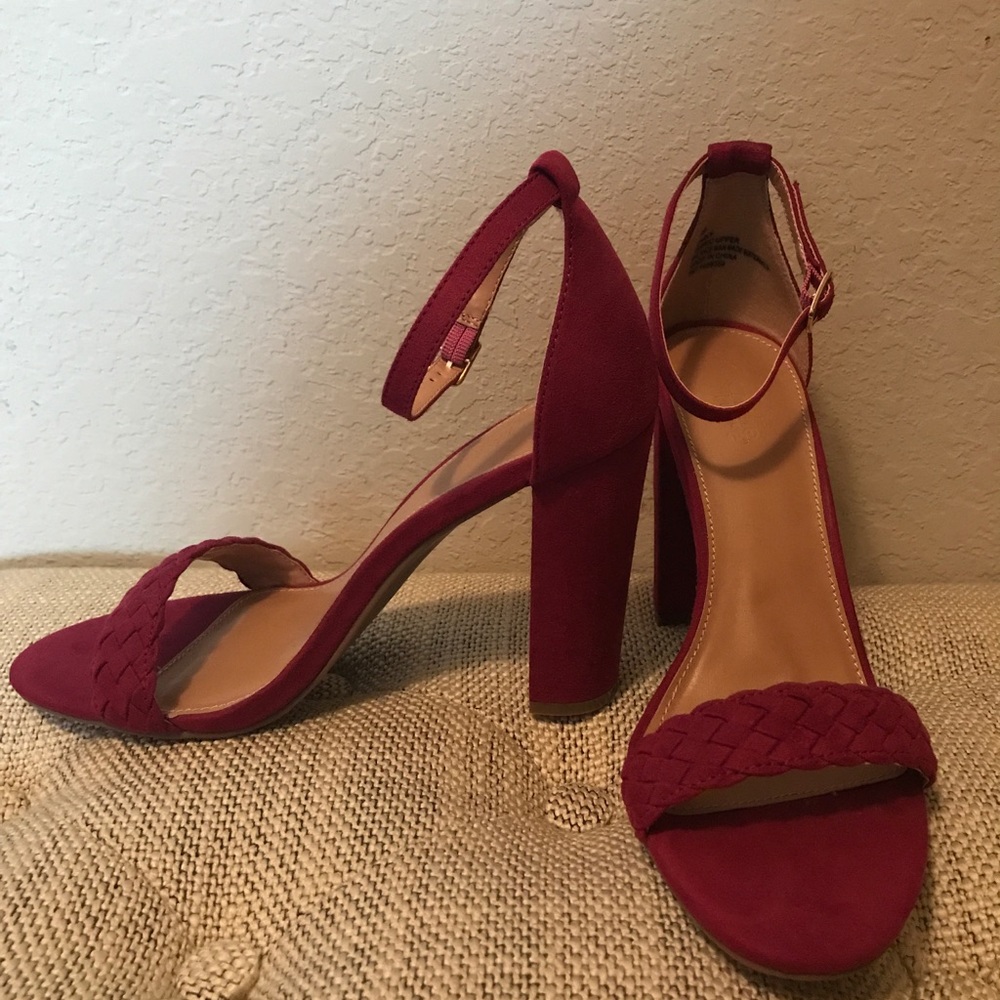 Burgundy Heels! Size 8 *brand new*