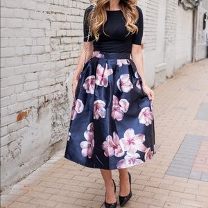 🌸🌸Floral Pleated  Silk Structured Midi Skirt🌸🌸