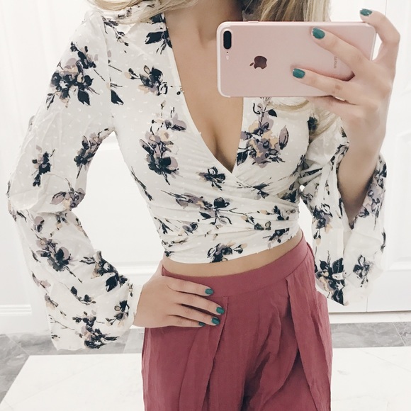 SOLD OUT ❌ Stella Floral Crop Top - Picture 5 of 7