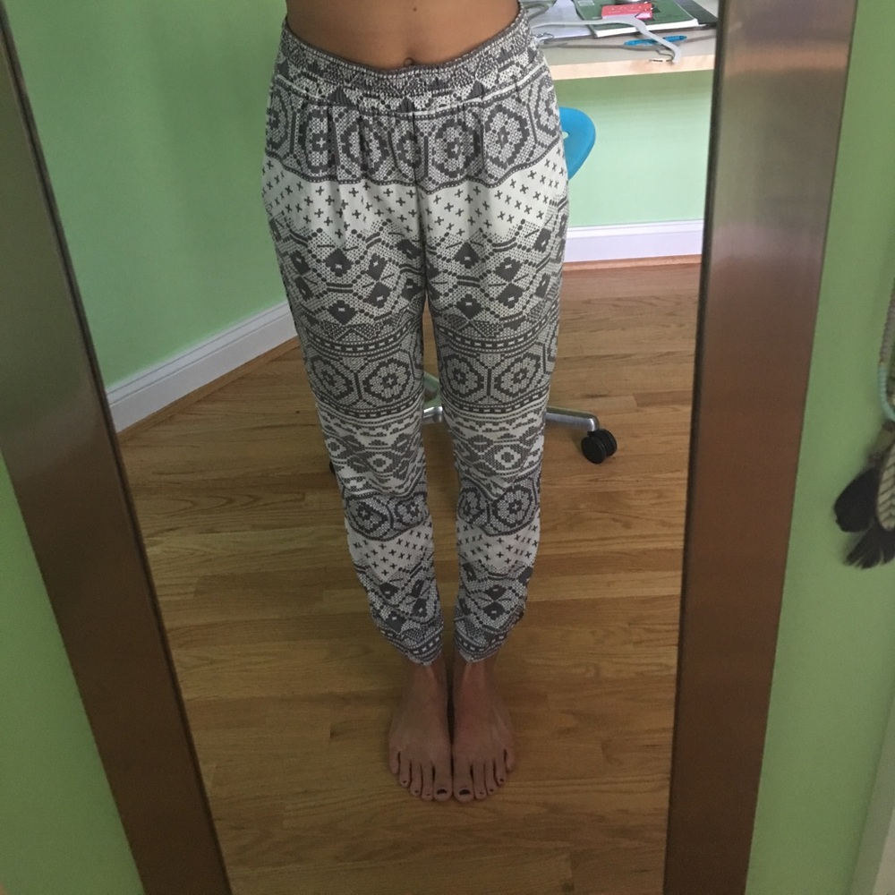 WAYF printed pants