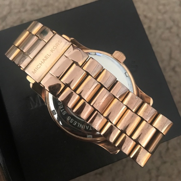 MICHAEL KORS ROSE GOLD WATCH - Picture 2 of 3