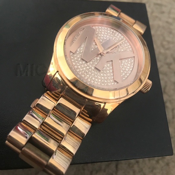 MICHAEL KORS ROSE GOLD WATCH - Picture 3 of 3