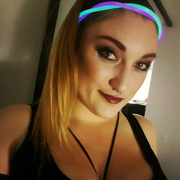 Meet your Posher, Lauren - Picture 1 of 1