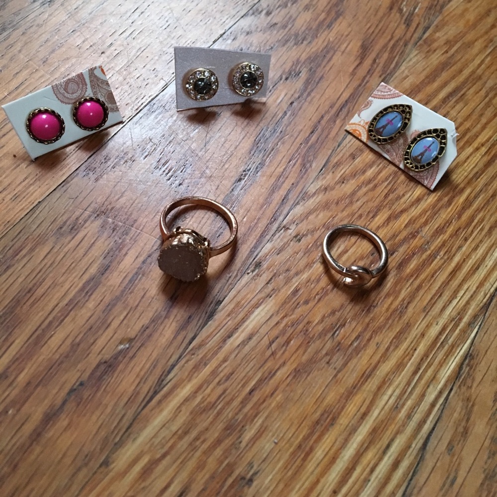 NWOT Earrings and Rings Set