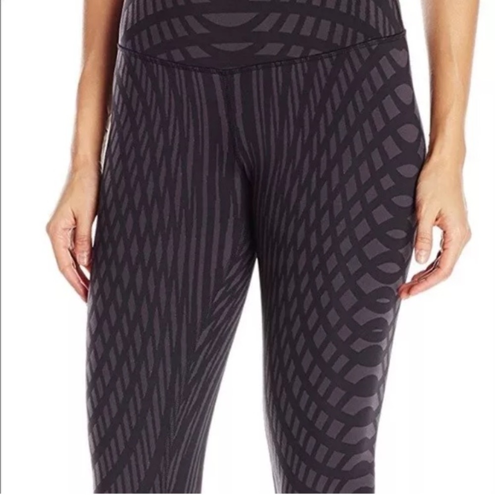 ALO airbrush yoga black arches workout leggings
