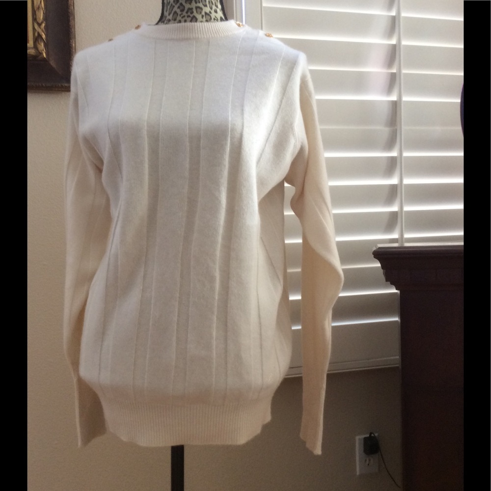 ✨Authentic CHANEL ✨100% cashmere sweater