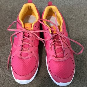 ASIC tennis shoes SZ 9