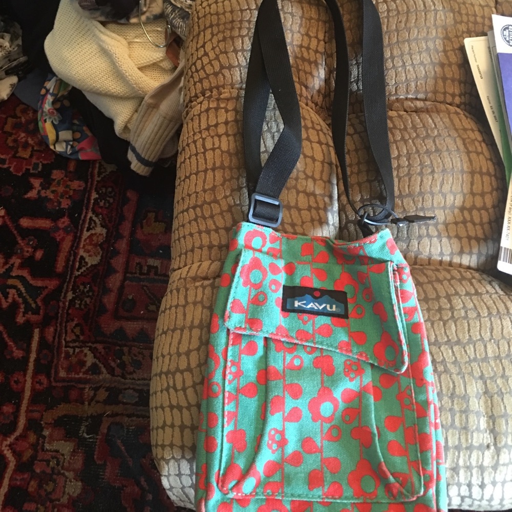 KAVU women's keep-along bag