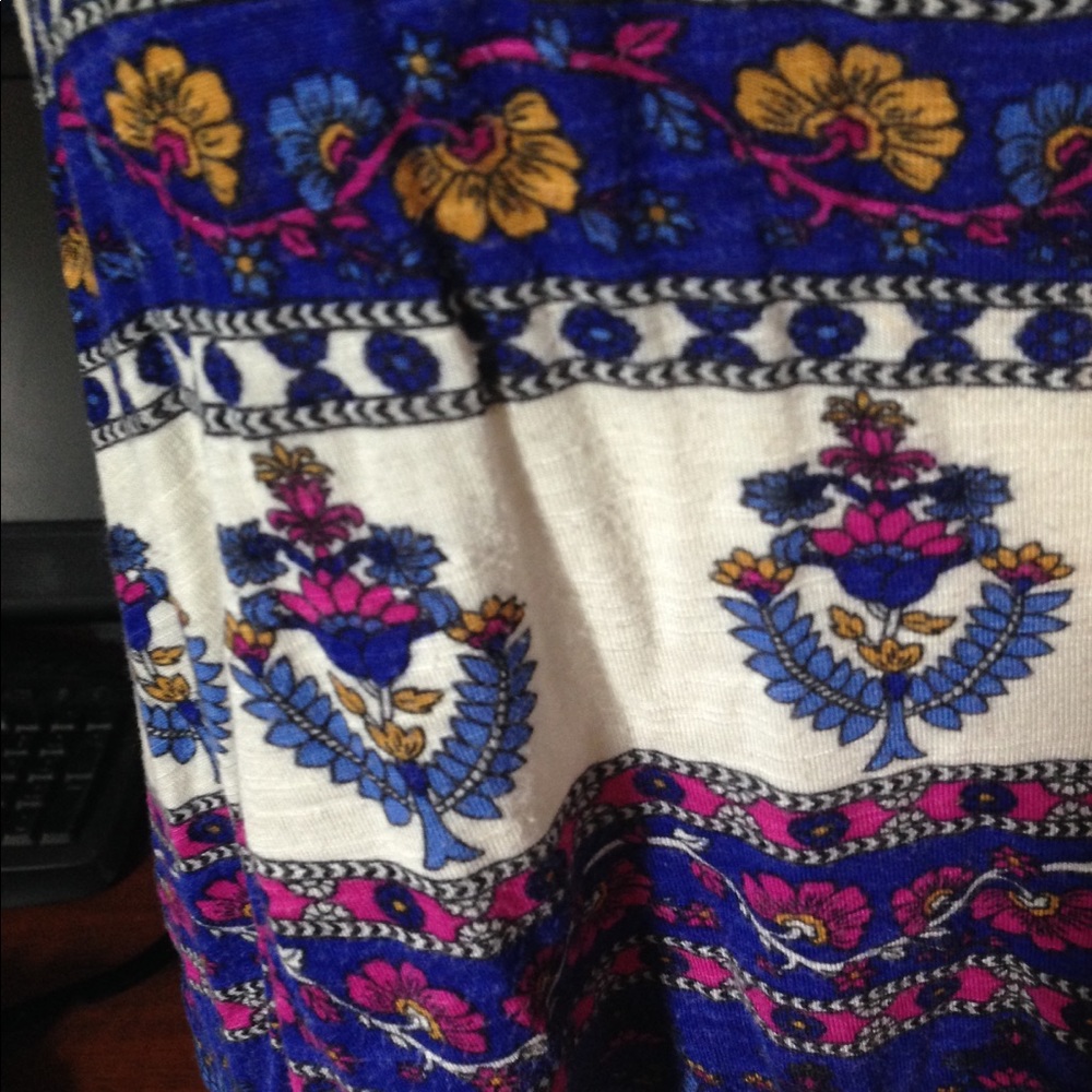Patterned Crop Top - Picture 2 of 4
