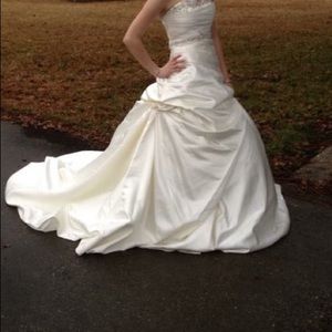 Kirstie Kelly signature wedding dress