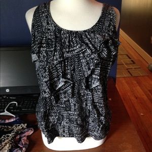 Black and White Detailed Tank