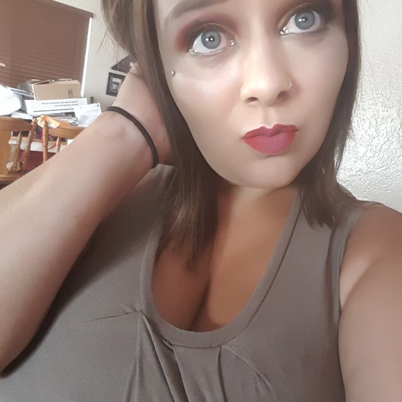 Meet your Posher, Ronda - Picture 5 of 7