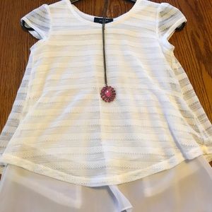Girls cute top with attached chain.