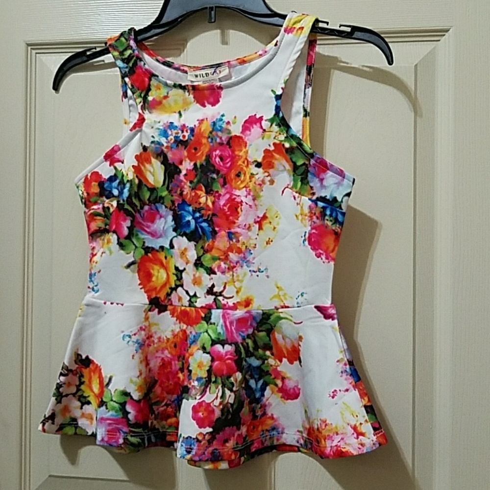 Lovely Sleeveless Flower Top