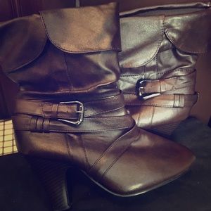 👢Brown ankle heeled boots.♨️